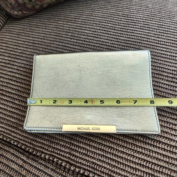 Beautiful Gold Colored MK Michael Kors clutch purse wallet in great shape! - Picture 9 of 9